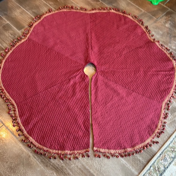 52” Tree Skirt - Picture 1 of 4